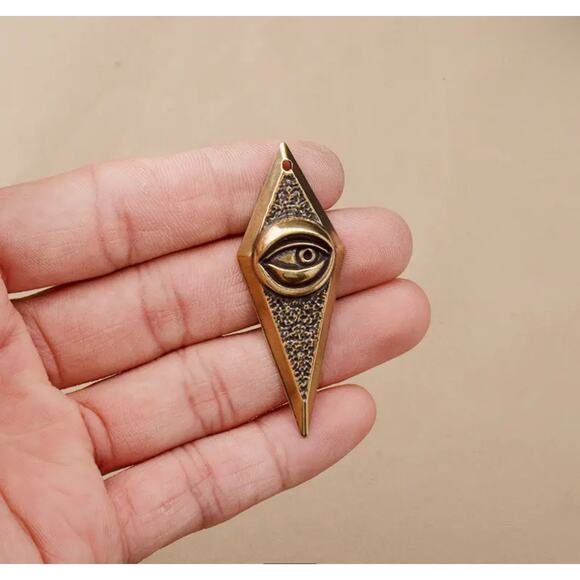 New Gothic Brass Devil’s Eye Hanging Decor - Picture 2 of 5